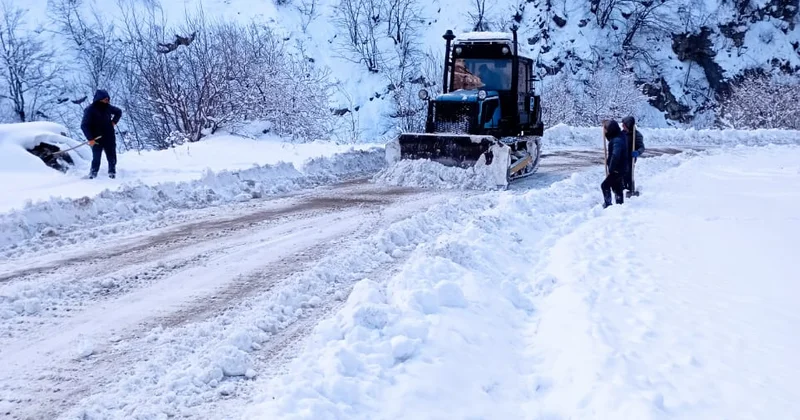 Qar yenidən Quba Xınalıq yolunda problem yaratdı FOTO/VİDEO