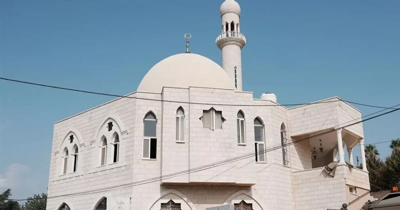 СМИ: Израильские поселенцы штурмовали мечеть в Дейр Баллот