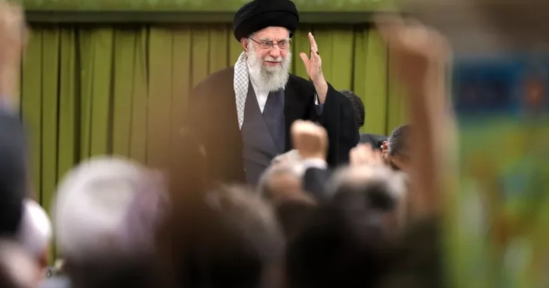 Хаменеи: Иран уважает право на протест, но не терпит беспорядков