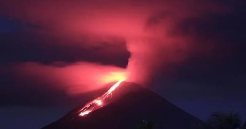 Fransada Piton de la Furnez vulkanı oyanma mərhələsindədir