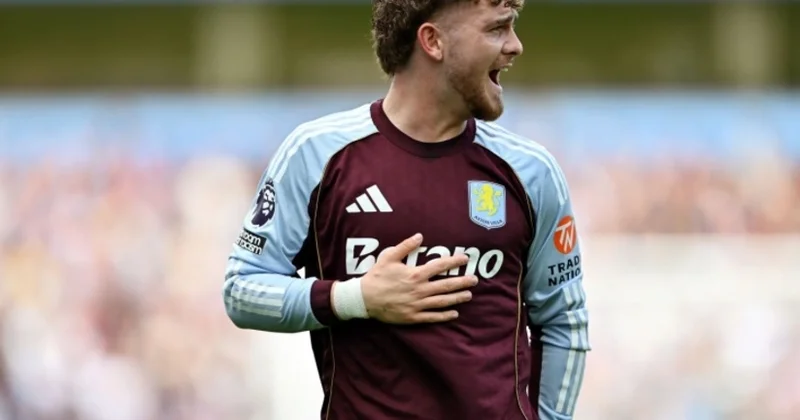 Şarlotta Aston Villa nın futbolçusu Harvi Elliottla maraqlanır