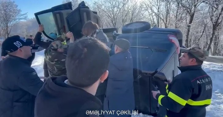 Спасатели МЧС пришли на помощь пострадавшим в ДТП в Исмайыллинском районе