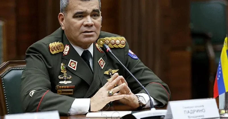 Venesuelada müdafiə nazirinin evi bombalandı