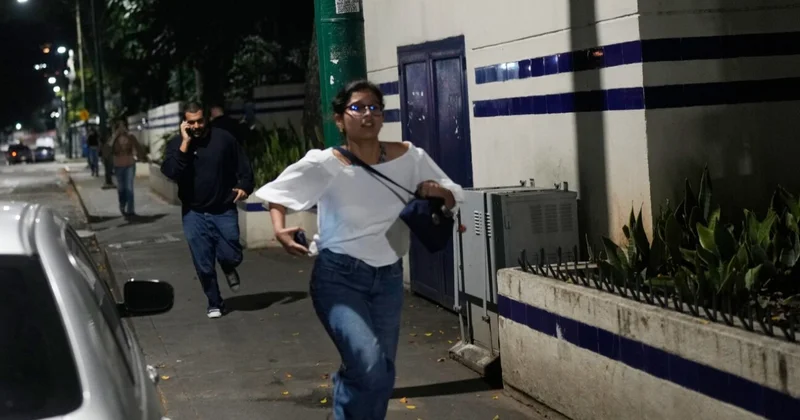 Karakasda hərbi vəziyyət elan edildi Ordu prezident sarayına toplaşır (VİDEO)