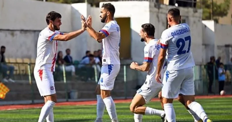 İkinci Liqanın lideri dörd futbolçu ilə vidalaşdı