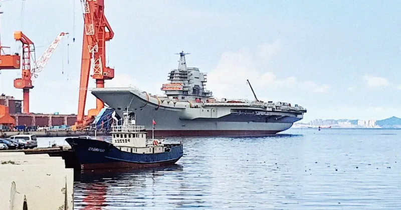 СМИ: Китай превращает сухогрузы в авианосцы