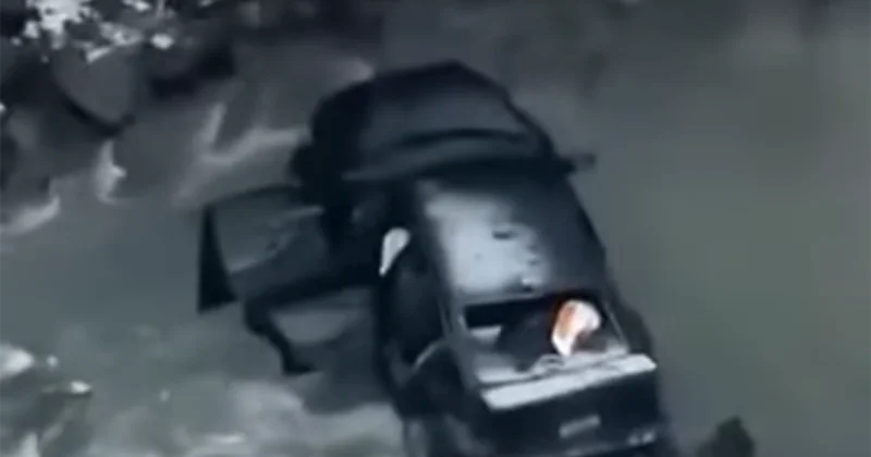 Buzlu yolda sürüşən maşın çaya aşdı Video