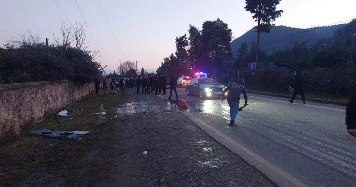 В Астаринском районе перевернулся микроавтобус: двое погибших