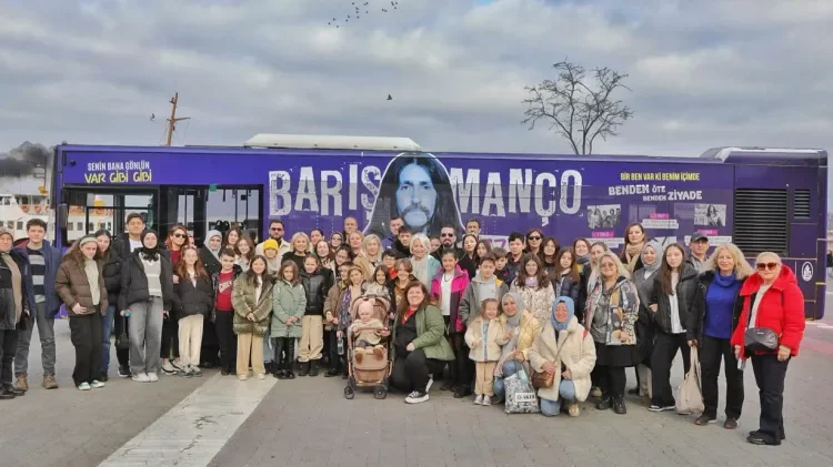 Barış Manço İstanbulda Vefa Otobüsü ilə anıldı