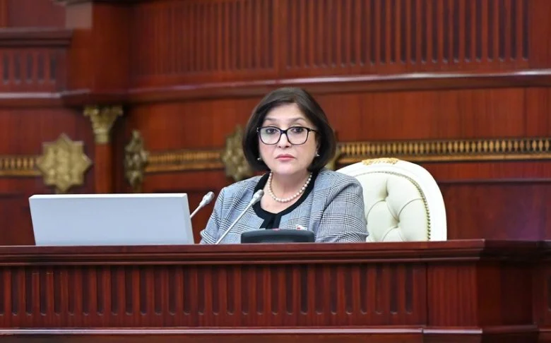 Spiker deputata irad tutub: Aqil müəllim, bu parlament sözüdür?