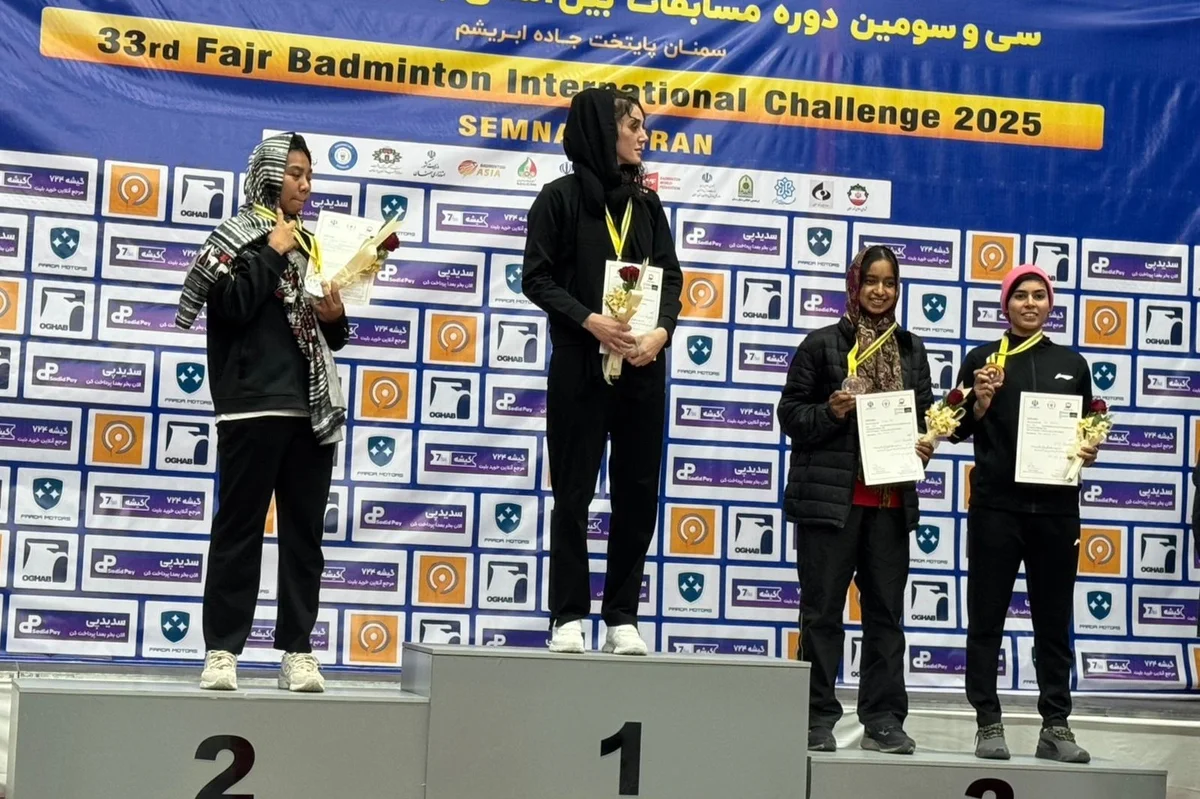 Badmintonçumuz İranda gümüş medal qazanıb FOTO