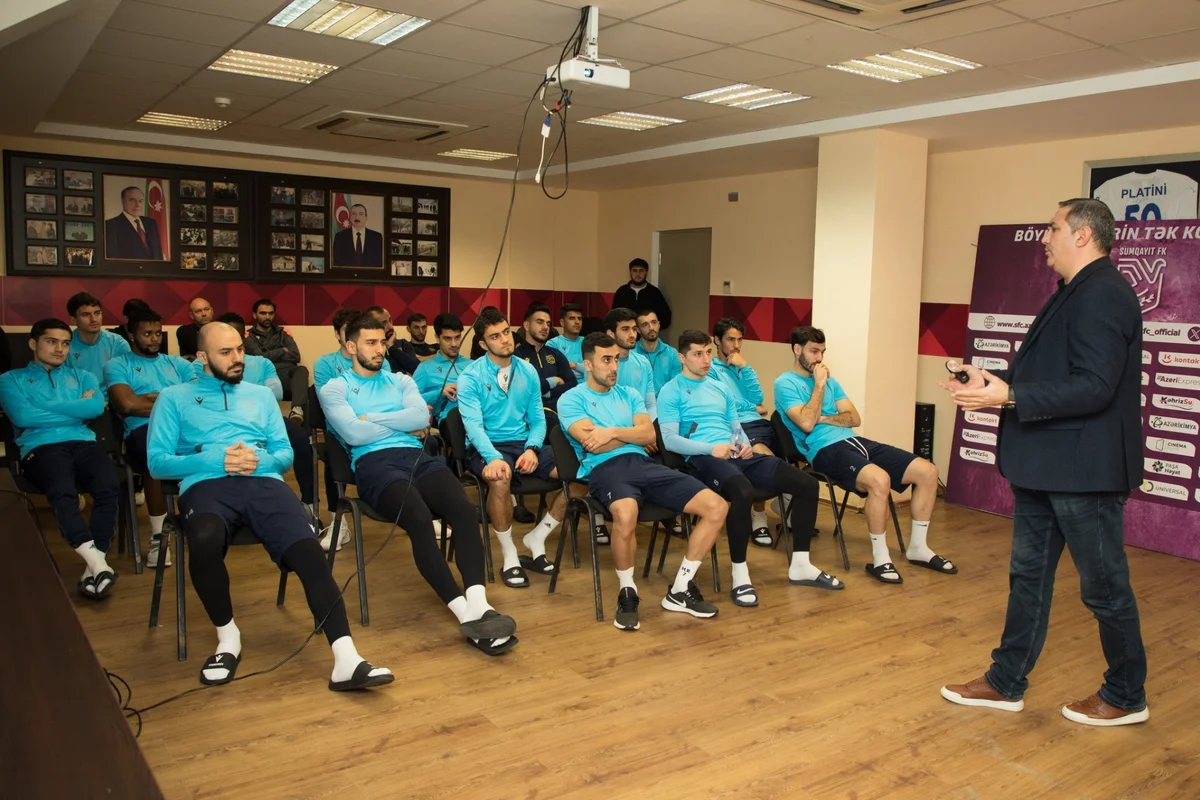 “Sumqayıt”ın məşqçi və futbolçu heyəti üçün seminar FOTO