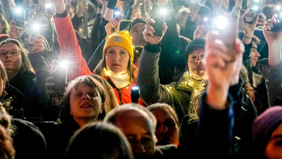 Berlində 160 mindən çox insan CDU və AfD nin siyasətinə etiraz edib