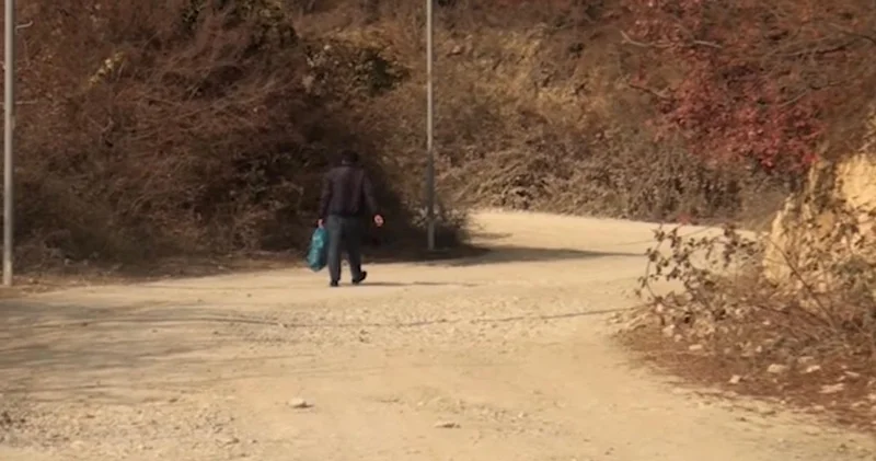 4 km yolu piyada gedən sakinlər şikayətçidir: Avtobus yox, stansiya bağlı