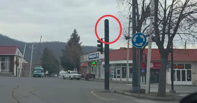 İşləməyən svetofora görə sürücüyə cərimə yazıldı ŞİKAYƏT VİDEO