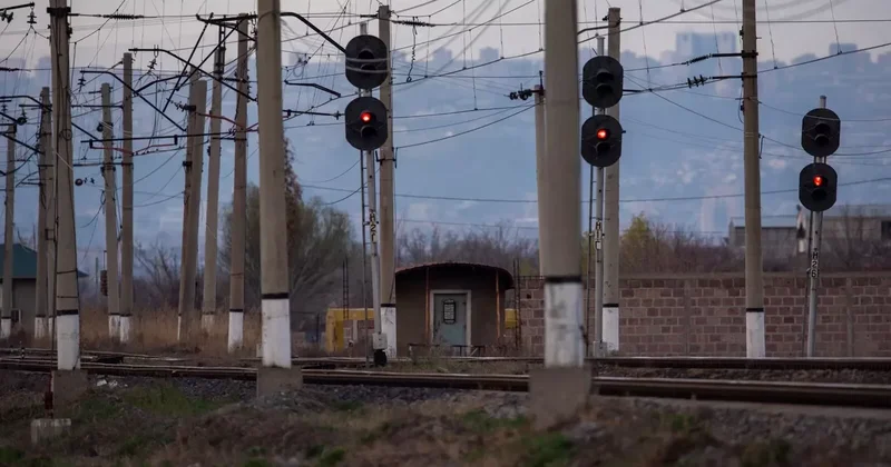 Azərbaycan və Türkiyəyə aparan dəmir yolu: İrəvan Moskvaya müraciət edib