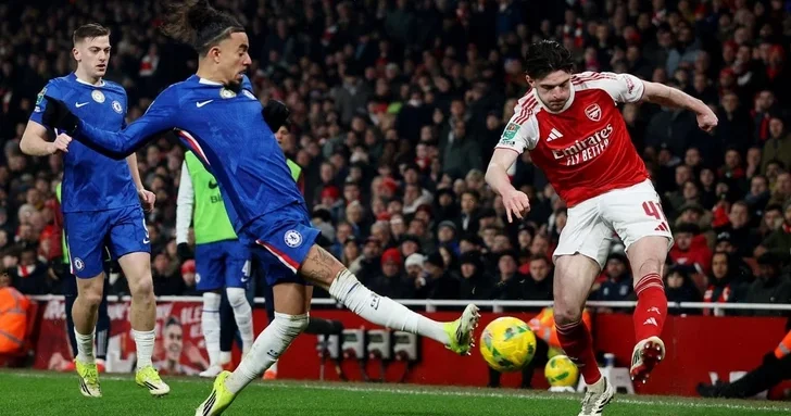 Арсенал вышел в финал Кубка английской лиги, победив Челси по сумме встреч