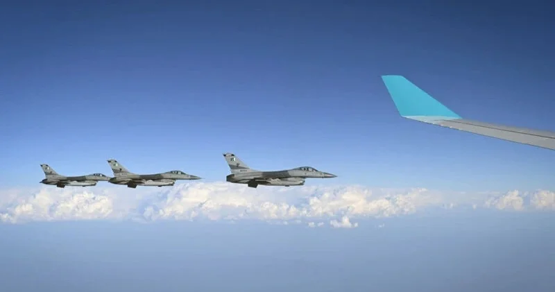 Qazaxıstan Prezidentini Pakistanda qırıcılarla qarşıladılar