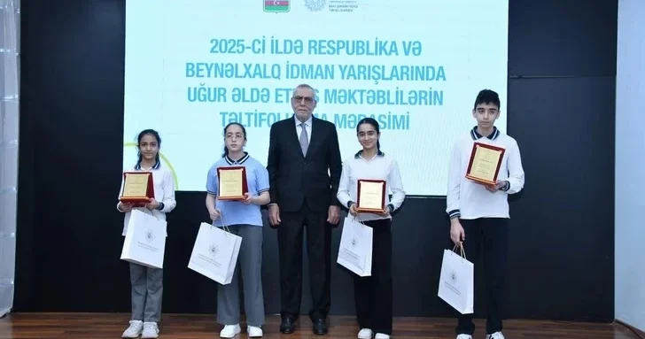 В НОК Азербайджана наградили школьников призёров международных соревнований