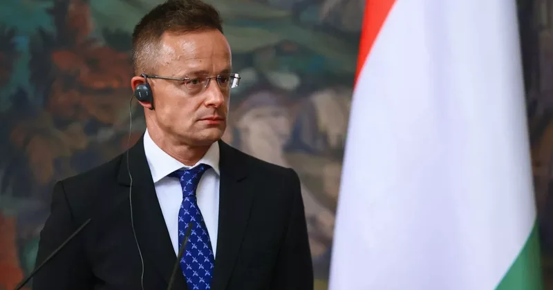 Глава МИД Венгрии: Мы стараемся сохранить хорошие отношения со сверхдержавами