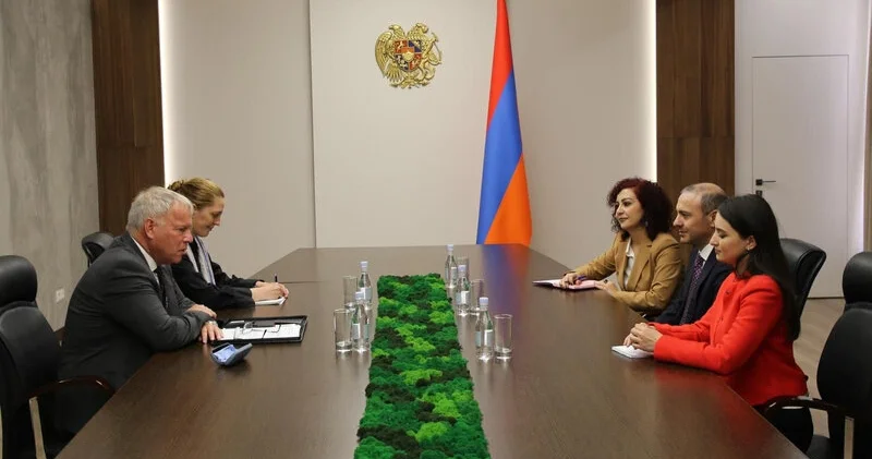 İrəvanda Aİ missiyasının rəhbəri ilə vida görüşü keçirildi
