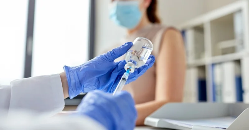 Иммунотерапия утром почти вдвое повышает выживаемость пациентов