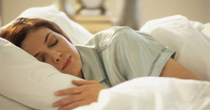 30 dəqiqə tez yatdıqda bədəninizdə nələr baş verir?