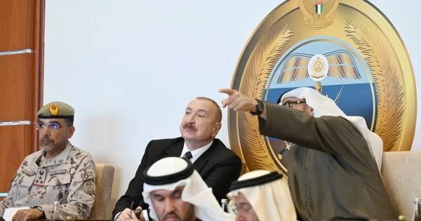 Azərbaycan və BƏƏ prezidentləri Əbu Dabidə birgə hərbi təlimi izləyiblər FOTOLAR
