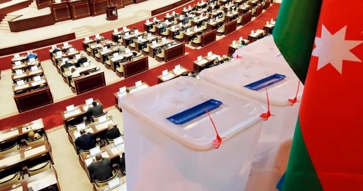 Azərbaycanda ideyalar yox, şəxslər yarışır ŞƏRH