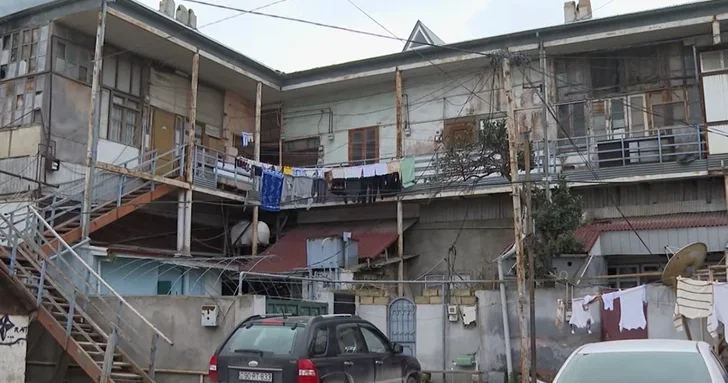 Опасное жилье: жители бакинского поселка просят принять меры