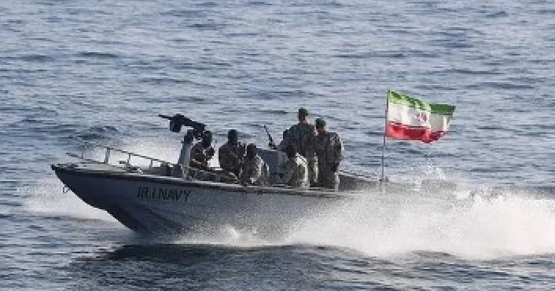 Иранские катера против американского танкера