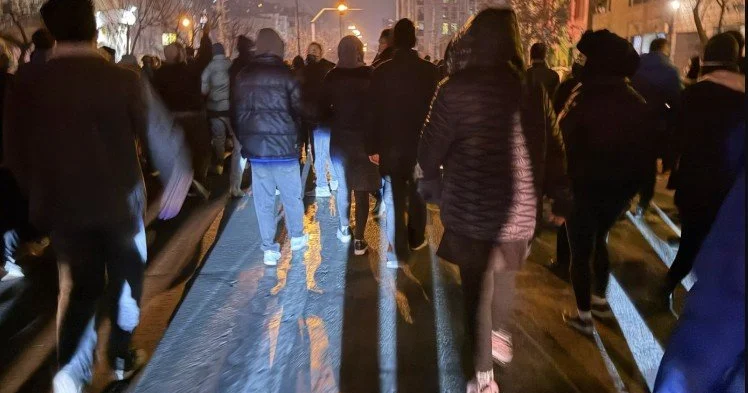 İranda etirazçılar elə bir şey etdi ki… Görünməmiş hadisə