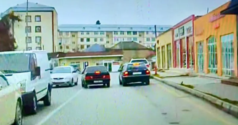 Güzgüyə baxmadan manevr edən sürücü VİDEO