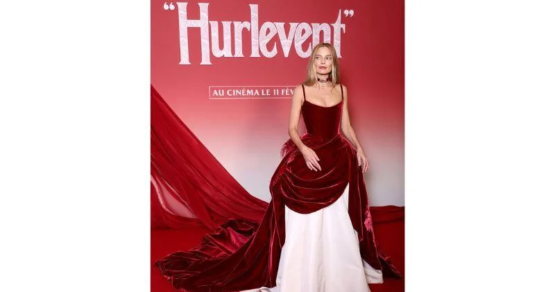 Марго Робби пришла на премьеру Грозового перевала в платье с бархатным корсетом