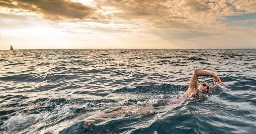 Невероятное мужество: в Австралии подросток четыре часа плыл к берегу, чтобы спасти свою семью