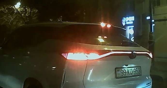 Bakıda qoçu sürücü peyda olub Maşınların qarşısını kəsir, əcəb edirəm deyir VİDEO