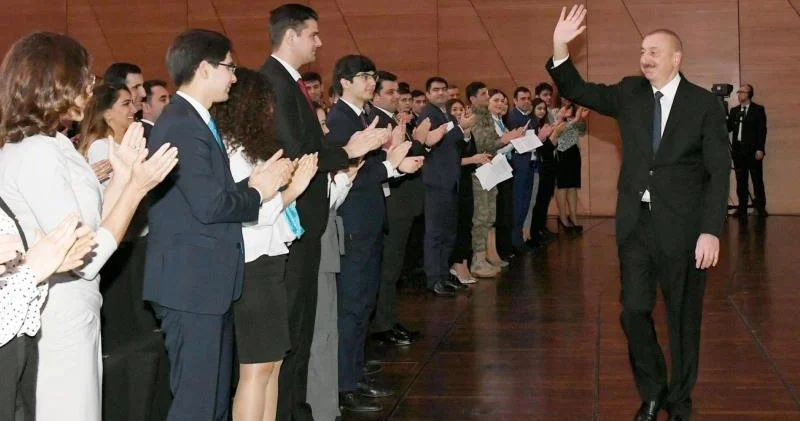 Böyük oyun, masada siyasət, meydanda futbol ÇAĞDAŞ AZƏRBAYCAN HARADADIR...
