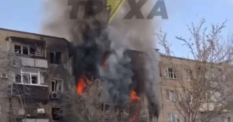 Rusiyanın PUA hücumu Ukraynada yaşayış binası yandı VİDEO