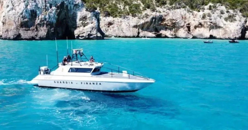 İtaliyanın Apuliya sahillərində qədim Roma gəmisinin qalıqları aşkarlanıb