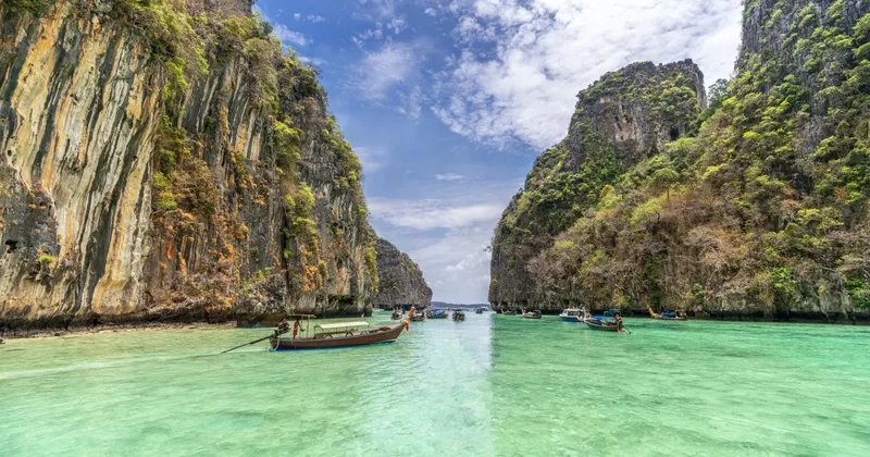Названо самое переполненное туристическое направление в мире