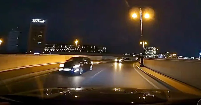 Gecə əks yolda bir birinin ardınca şütüyən sürücülər təhlükə saçdı VİDEO