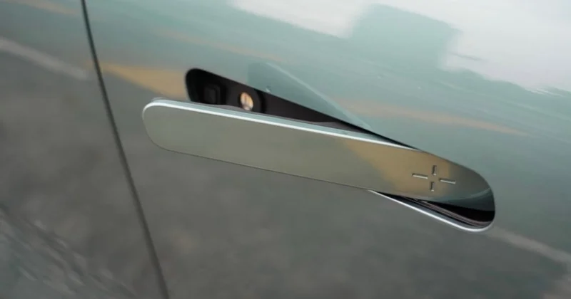 Çin avtomobillərdə elektrik qapı tutacaqlarını qadağan etdi