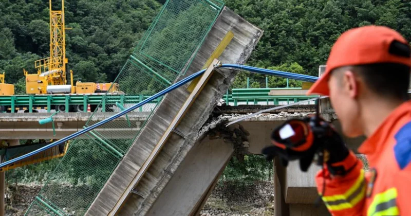 Çində körpü uçub, ölənlər var