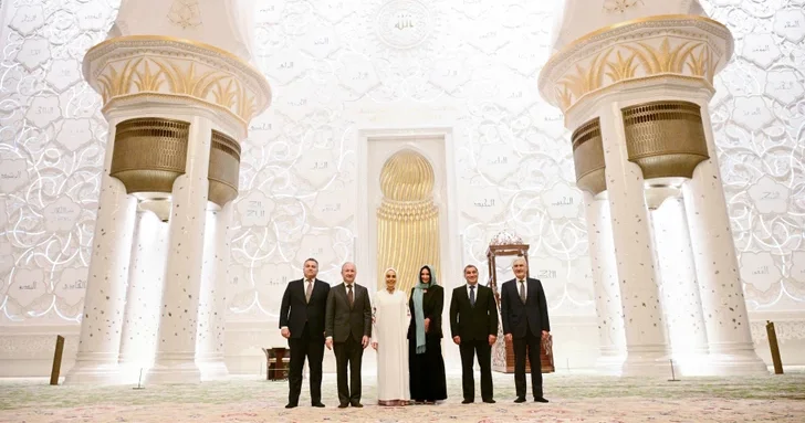 Лейла Алиева посетила в Абу Даби мечеть Шейха Заида