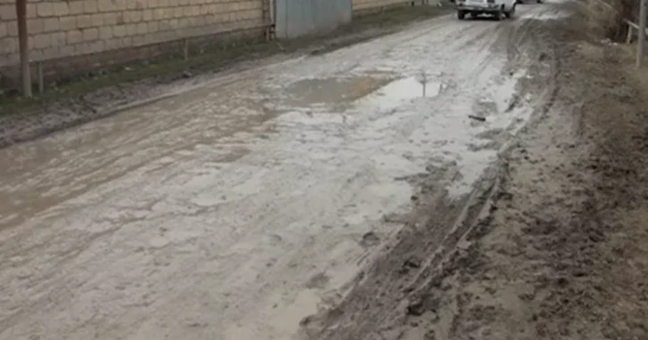 Опасные дороги и разрушающаяся школа: жители Зардабского района бьют тревогу