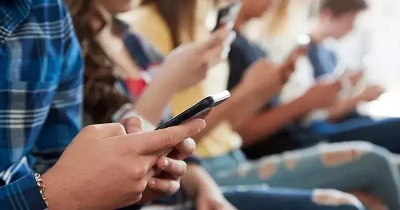 İspaniyada 16 yaşdan kiçiklərin üçün sosial şəbəkə qadağası