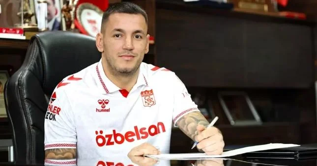 Türkiyə klubu sabiq futbolçusunu yenidən heyətinə qatdı