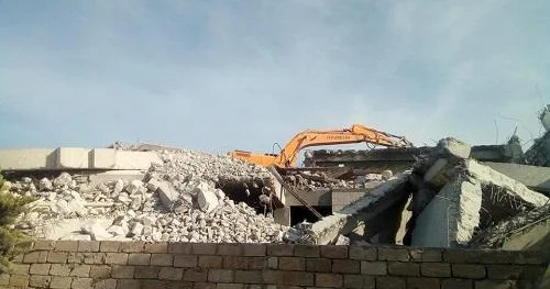 Sabiq deputatın obyektləri sökülür