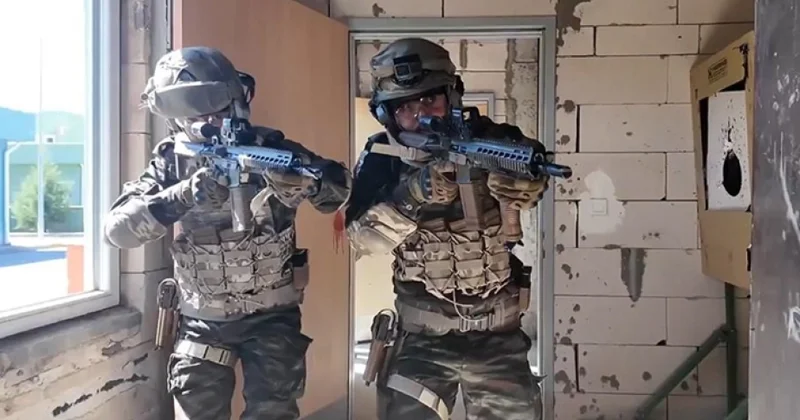 Əlcəzairdə 4 silahlı öldürülüb