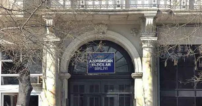Otuza yaxın şair yazıçı AYB dən çıxarıldı